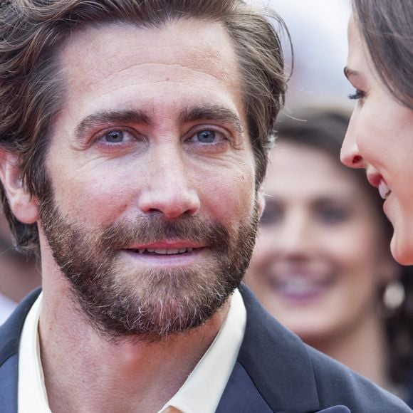Jake Gyllenhaal et sa compagne Jean Cadieu - Montée des marches du film « L’Innocent » lors du 75ème Festival International du Film de Cannes. Le 24 mai 2022 © Cyril Moreau / Bestimage  Red carpet of the movie « The Innocent » during the 75th Cannes International Film Festival. On may 24th 2022 