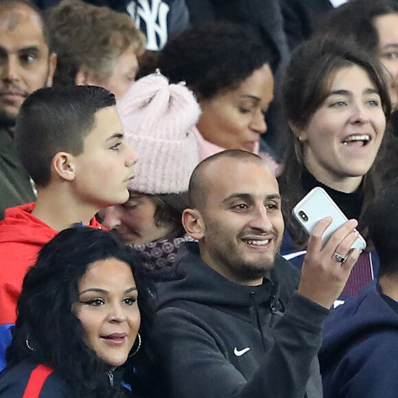 Sarah Fraisou (Les vacances des Anges 3) dans les tribunes du parc des princes lors du match de football de ligue 1 opposant le Paris Saint-Germain (PSG) à l'Olympique Lyonnais (OL) à Paris, France, le 7 octobre 2018. Le PSG a gagné 5-0.  Celebs in the stands attending the French First League soccer match, Paris Saint-Germain (PSG) vs Olympique Lyonnais (OL) at the Parc des Princes stadium in Paris, France, on October 7, 2018. PSG won 5-0. 