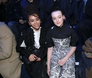 Antonia Gentry et Bella Ramsey - Front Row du défilé Christian Dior prêt-à-porter automne-hiver 2023/2024 lors de la Fashion Week de Paris (PFW), à Paris, France, le 28 février 2023.