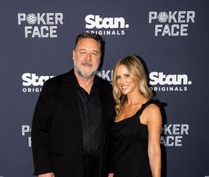 Russell Crowe, Britney Theriot à la première du film "Poker Face" à Sydney, le 15 novembre 2022.  Premiere of the film "Poker Face" in Sydney, November 15, 2022. 