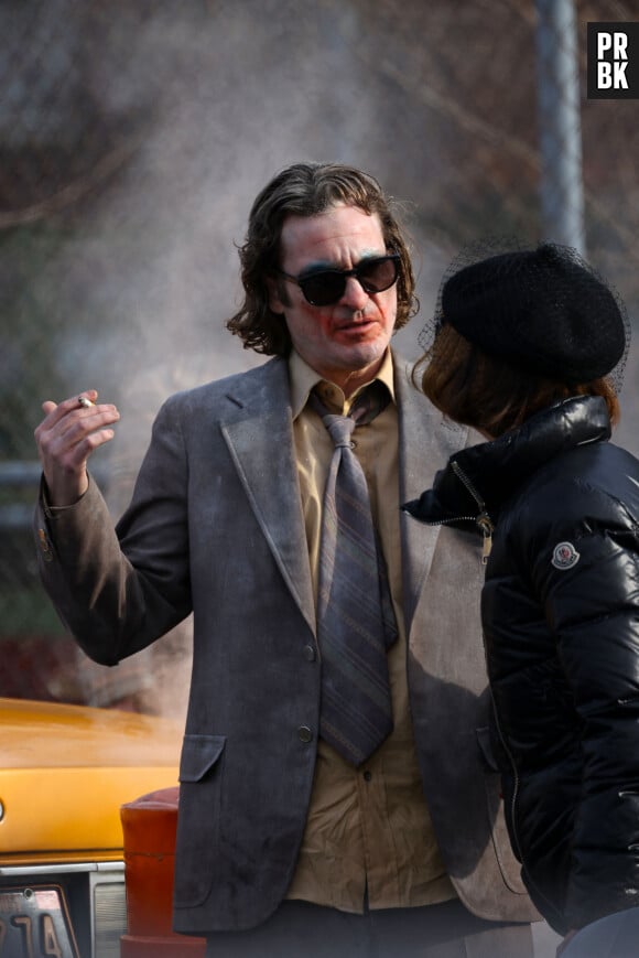 Joaquin Phoenix sur le tournage du film "Joker: Folie à Deux" à New York, le 29 mars 2023.  Joaquin Phoenix is Spotted on the set of Joker: Folie à Deux in New York City. The 48 year old American actor looked worse for the wear as he made his way through a city street filming scenes. 