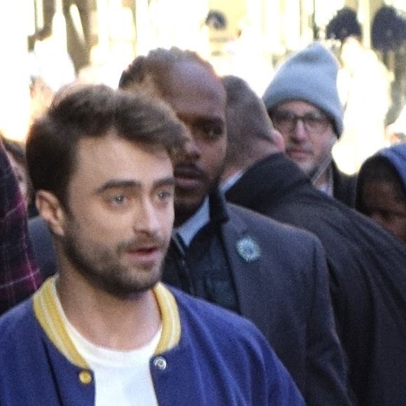 Daniel Radcliffe quitte les studios de l'émission "Good Morning America" à New York, le 2 novembre 2022.  British actor Daniel Radcliffe seen exiting Good Morning America in New York City. November 2nd, 2022. 
