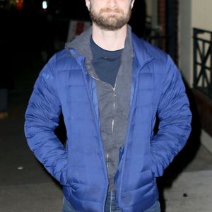 Daniel Radcliffe et sa compagne Erin Darke se promènent à New York, le 30 avril 2022.  Daniel Radcliffe shares his charming British smile as we spot him on a stroll through the West Village with his girlfriend, Erin Darke. 