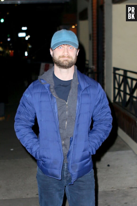 Daniel Radcliffe et sa compagne Erin Darke se promènent à New York, le 30 avril 2022.  Daniel Radcliffe shares his charming British smile as we spot him on a stroll through the West Village with his girlfriend, Erin Darke. 