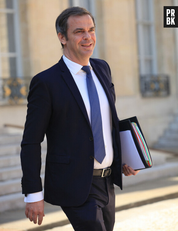 Olivier Veran - Sorties du Conseil des ministres du mercredi 19 avril au palais de l'Elysée à Paris © Jonathan Rebboah / Panoramic / Bestimage