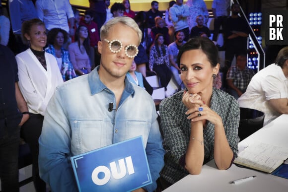 Guillaume Genton et Géraldine Maillet sur le plateau de l'émission TPMP (Touche Pas à Mon Poste) présentée en direct par C.Hanouna et diffusée sur C8 - Paris le 06/10/2022 - © Jack Tribeca / Bestimage