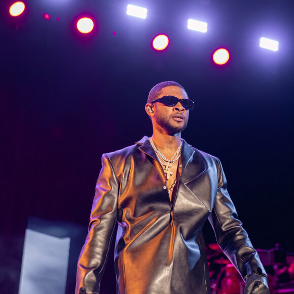 Un titre en featuring avec will.i.am, qui a aussi assuré la production du morceau.
Usher - Les artistes sur la scène du festival "Lovers & Friends" à Las Vegas, le 8 mai 2023. © Daniel DeSlover/Zuma Press/Bestimage