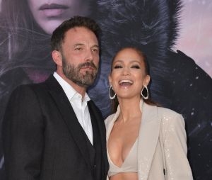 Ben Affleck et sa femme Jennifer Lopez - Photocall de la première du film "The Mother" à Los Angeles le 10 mai 2023. 