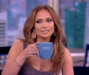 Jennifer Lopez révèle qu'elle quitterait Ben Affleck si il la trompait dans l'émission "The View", en précisant "c'est un père formidable". New York, le 5 mai 2023. 