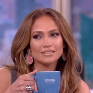 Jennifer Lopez révèle qu'elle quitterait Ben Affleck si il la trompait dans l'émission "The View", en précisant "c'est un père formidable". New York, le 5 mai 2023. 
