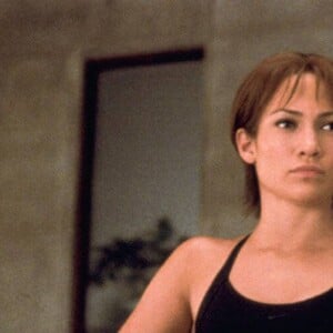 20 ans avant "The Mother", J-Lo était déjà au coeur d'un thriller féministe très très énervé, et tu dois vraiment le rattraper sur Netflix