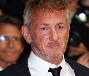 Sean Penn à la montée des marches de "Indiana Jones et le Cadran de la destinée" lors du 76ème Festival International du Film de Cannes, le 18 mai 2023. © Dgp/imageSPACE via Zuma Press/Bestimage