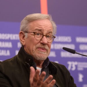 Steven Spielberg lors de la onférence de presse du film "The Fabelmans" lors de la 73ème édition du festival international du film de Berlin (La Berlinale 2023), à Berlin, Royaume Uni, le 21 février 2023. Un Ours d'honneur lui sera remis pour l'ensemble de sa carrière. 