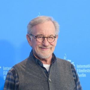Steven Spielberg au photocall du film "The Fabelmans" lors de la 73ème édition du festival international du film de Berlin (La Berlinale 2023), à Berlin, Royaume Uni, le 21 février 2023. Un Ours d'honneur lui sera remis pour l'ensemble de sa carrière. 