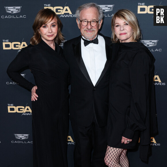 Kristie Macosko Krieger, Steven Spielberg, Kate Capshaw au photocall de la soirée des "75ème Directors Guild Of America Awards" à Los Angeles, le 18 février 2023. 