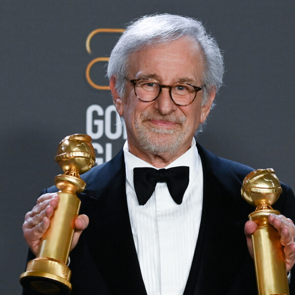 Steven Spielberg (Golden Globe du meilleur réalisateur et Golden Globe du meilleur film dramatique pour son film "The Fabelmans") dans la press-room de la 80ème cérémonie des Golden Globe, au "Beverly Hilton" à Los Angeles, le 10 janvier 2023. 