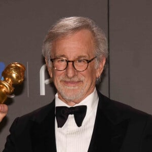 Steven Spielberg (Golden Globe du meilleur réalisateur et Golden Globe du meilleur film dramatique pour son film "The Fabelmans") dans la press-room de la 80ème cérémonie des Golden Globe, au "Beverly Hilton" à Los Angeles, le 10 janvier 2023. 