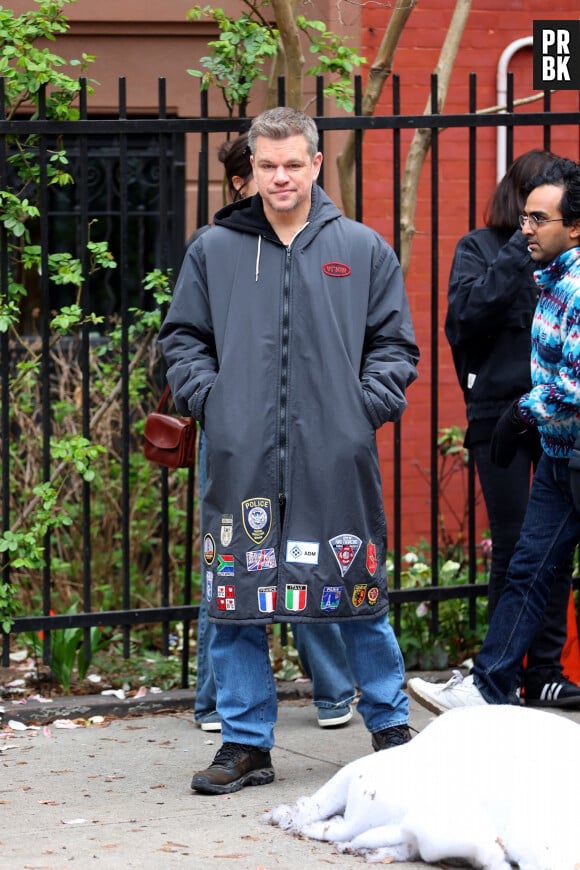 Casey Affleck, Hong Chau et Matt Damon tournent des scènes du film "The Instigators" (Apple) dans le quartier de Brooklyn à New York, le 7 avril 2023.