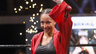 Rupture de contrat, plus de partenaires... Pourtant médaillée d'or aux J.O, la boxeuse Estelle Mossely a été blacklistée pour être tombée enceinte