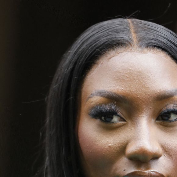 De quoi rhabiller Aya Nakamura pour l'hiver.
Aya Nakamura - Les célébrités à la sortie du défilé Balenciaga "Collection Haute-Couture Automne/Hiver 2021-2022" à Paris, le 7 juillet 2021. © Clovis-Veeren/Bestimage