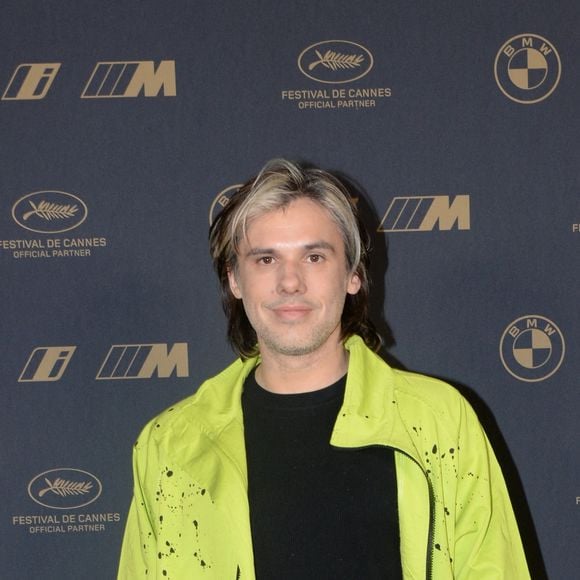 Il a rejoint les spectateurs des premiers rangs et a chanté avec eux, a cappella, son morceau "Jour meilleur".
Exclusif - Orelsan - Photocall du dîner organisé par BMW, suivi d'un concert de Orelsan sur la plage de l'hôtel Martinez en marge du 76ème Festival International du Film de Cannes, France, le 18 mai 2023.© Rachid Bellak/Bestimage