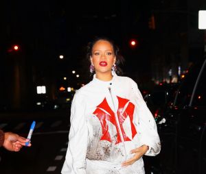 Rihanna enceinte est allée dîner avec sa meilleure amie Melissa au restaurant "Casa Cipriani" à New York le 4 mai 2023.