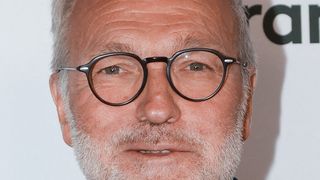 "Je ne vois pas de Noirs !" : Accusé de racisme par l'humoriste Fary, Laurent Ruquier se défend (et ça ne va pas plaire)