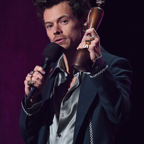 Il a interrompu sa performance pour permettre à la future mère de se rendre aux toilettes.
Harry Styles ( meilleur single avec As it was, meilleur album pour Harry's House, meilleure performance pop et meilleur artiste de l'année) lors de la cérémonie des Brit Awards 2023 à l'O2 Arena à Londres le 11 février 2023.
