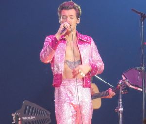 Il a interrompu son show.
Exclusif - Harry Styles fête son 29ème anniversaire lors d'un concert à Palm Springs en Californie le 1er février 2023.