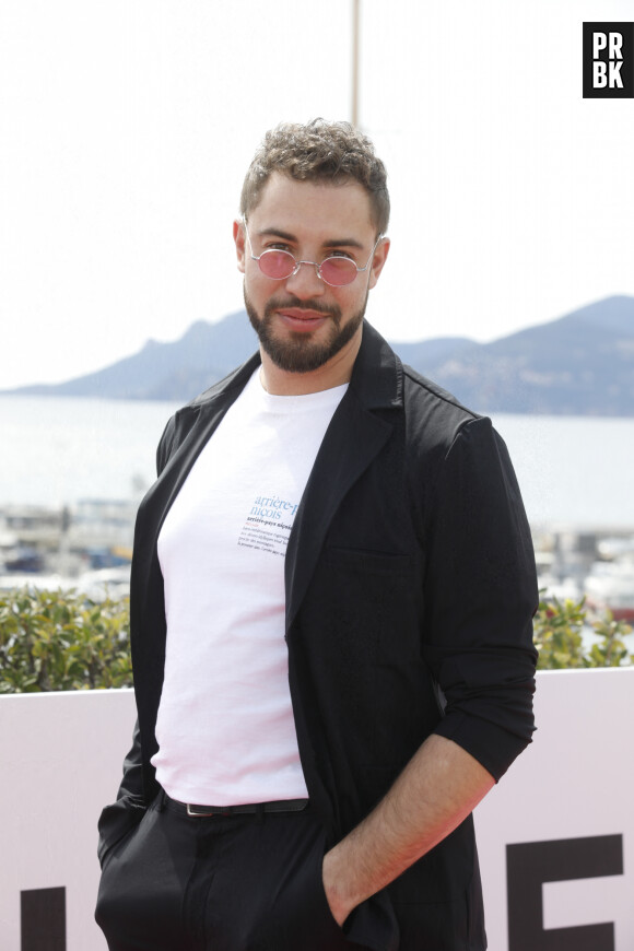 Marwan Berreni, Léa François au photocall de la série "Plus belle la vie" lors de la 5ème saison du festival International des Séries "Canneseries" à Cannes, France, le 2 avril 2022. © Denis Guignebourg/Bestimage