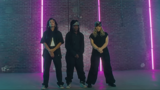 Kaaris, Niska, Sofiane... On a décrypté toutes les références au rap français qui se cachent dans le clip du film Yo Mama