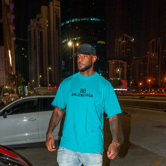 Booba a été accusé d'avoir tendu un guet-apens à un influenceur.
Exclusif - Booba lors de la soirée " Come Chill with Booba " au bar Le Tube à Dubaï le 21 octobre 2021. © Nicolas Briquet / Bestimage