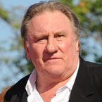 "J'ai couru et je me suis enfermée" : Gérard Depardieu ciblé par un nouveau témoignage terrifiant qui l'accuse d'agression sexuelle