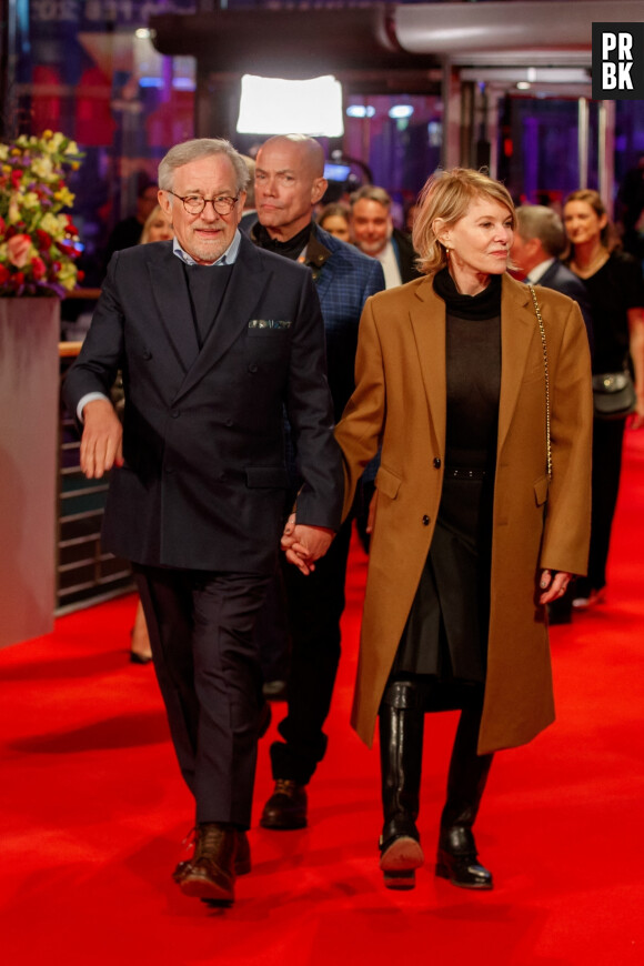 Steven Spielberg et sa femme Kate Capshaw à la première du film "The Fabelmans" lors de la 73ème édition du festival international du film de Berlin (La Berlinale 2023), à Berlin, Allemagne, le 21 février 2023. 