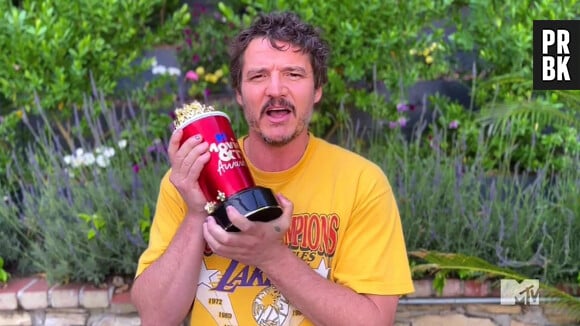 Pedro Pascal, lauréat d'un prix des "MTV Movie & TV Awards" pour la série "The Last of Us", remercie les votants par vidéo, le 7 mai 2023.