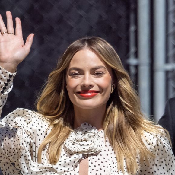 Margot Robbie arrive à l'émission "Jimmy Kimmel Live" à Los Angeles, le 21 juillet 2021. 