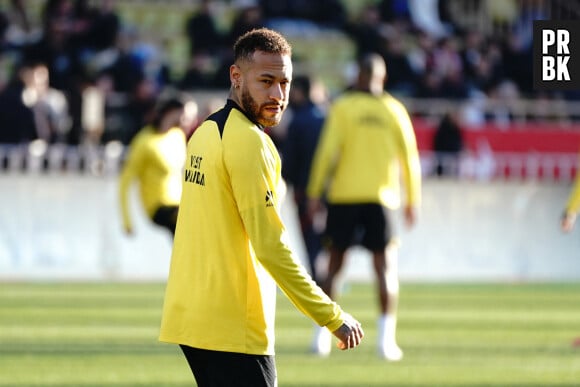 Neymar Jr à l'échauffement avant la défaite contre Monaco.