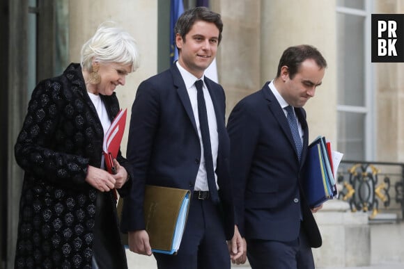 Le ministre délégué aux Comptes publics, Gabriel Attal à la sortie du conseil des ministres, au palais de l'Elysée, Paris, le 26 avril 2023 © Stéphane Lemouton / Bestimage