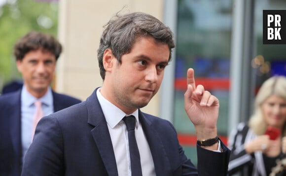 Exclusif - Gabriel Attal, ministre de l'action et des comptes publics, quitte les studios de la radio RTL à Paris le 9 mai 2023. © Jonathan Rebboah / Panoramic / Bestimage