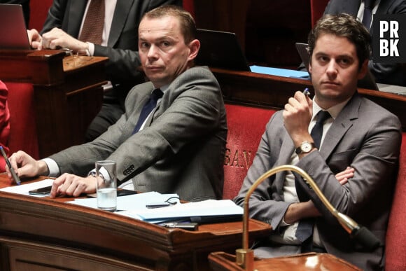 Le ministre du Travail, Olivier Dussopt et Gabriel Attal, lors de la dernière journée de débat du projet de loi sur les retraites à l'Assemblée nationale, Paris, le 17 février 2023 © Stéphane Lemouton / Bestimage