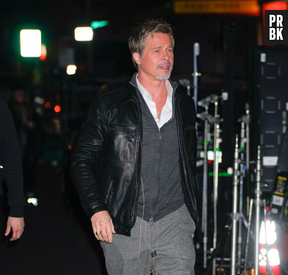 Brad Pitt et George Clooney se retrouvent sur le tournage du film "Wolves" (Apple tv) dans le quartier de Chinatown à New York, le 26 janvier 2023. Amis dans la vie, Brad Pitt et George Clooney s'étaient déjà donnés la réplique dans le film "Ocean's Eleven". 