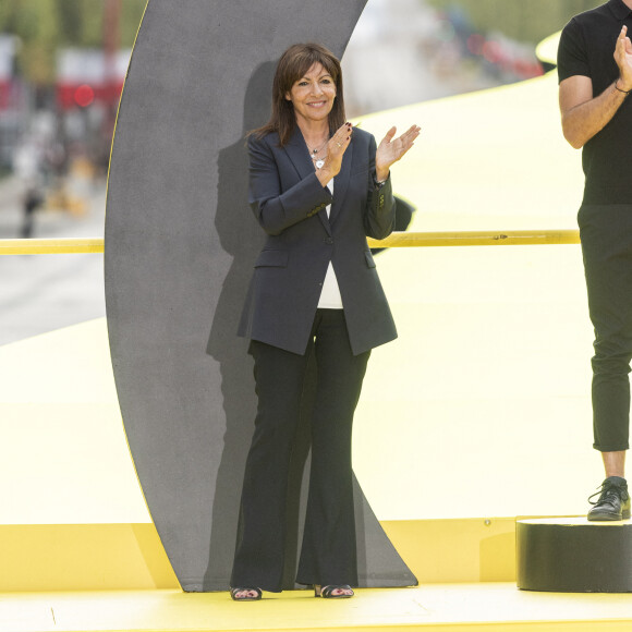 Anne Hidalgo l - Arrivée de la dernière étape du Tour de France 2023 entre Saint-Quentin-en-Yvelines et les Champs-Elysées à Paris le 23 juillet 2023. © Pierre Perusseau/Bestimage
