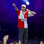 "Vise mieux chien de la casse !" : Roméo Elvis se fait caillasser lors d'un concert en France, il pète un plomb et lâche les insultes