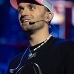 Squeezie offre des voyages de rêve à ses abonnés... et lance un débat sur l'écologie sans le vouloir, et c'est bien plus complexe qu'il n'y paraît