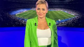 "Zlatan avec le maillot de Pamela Anderson" : cette vidéo de Laure Boulleau à la plage rend fous les internautes