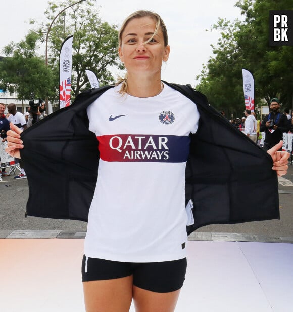 Le départ des 10 km du PSG au Parc des Princes en présence de Laure Boulleau qui présente le nouveau maillot extérieur du PSG pour la saison 2023-2024