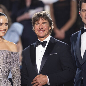 Tom Cruise - Descente des marches du film "Top Gun : Maverick" lors du 75ème Festival International du Film de Cannes. Le 18 mai 2022 © Cyril Moreau / Bestimage 