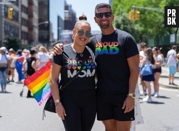 C'est le même pays qui l'an dernier voyait sa vice-ministre des femmes et de la famille, Siti Zailah Mohd Yusoff, banaliser les violences faites aux femmes en recommandant aux maris de battre "doucement" leurs épouses "têtues" pour les "discipliner", sans oublier de "leur demander la persmission" pour parler. On adore.
Atmosphère lors de la Marche des Fiertés (Gay Pride) à New York City, New York, Etats-Unis, le 26 juin 2022. © Lev Radin/Pacific/Bestimage