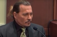 Bande-annonce de Depp v. Heard. Johnny Depp censuré dans le documentaire de Netflix retraçant le procès face à Amber Heard ? La réalisatrice réagit