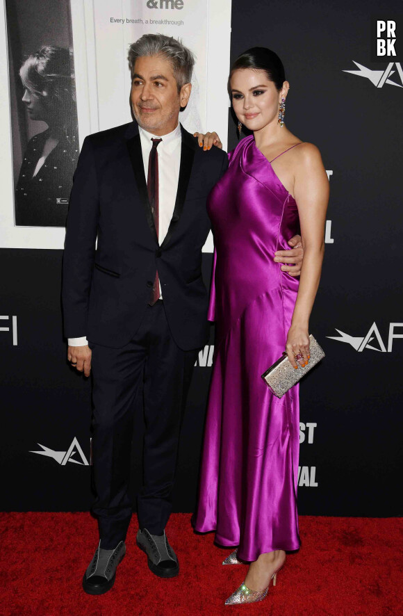Le réalisateur Alek Keshishian et Selena Gomez - Photocall de la première du film "Selena Gomez, My mind and me" à Hollywood le 2 novembre 2022.